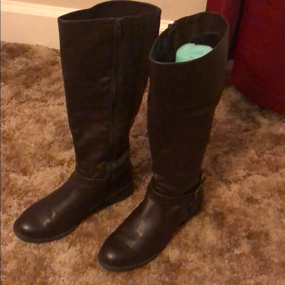 Size 9 brown leather boots